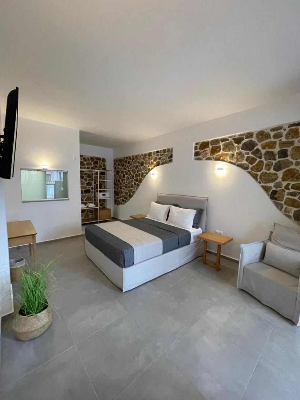 Trocadero Luxury Suites 埃尔米奥尼 外观 照片