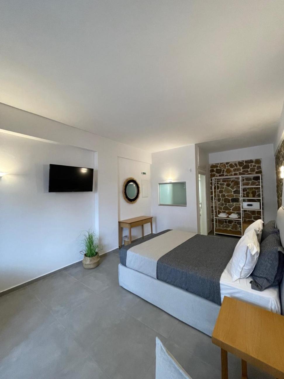 Trocadero Luxury Suites 埃尔米奥尼 外观 照片
