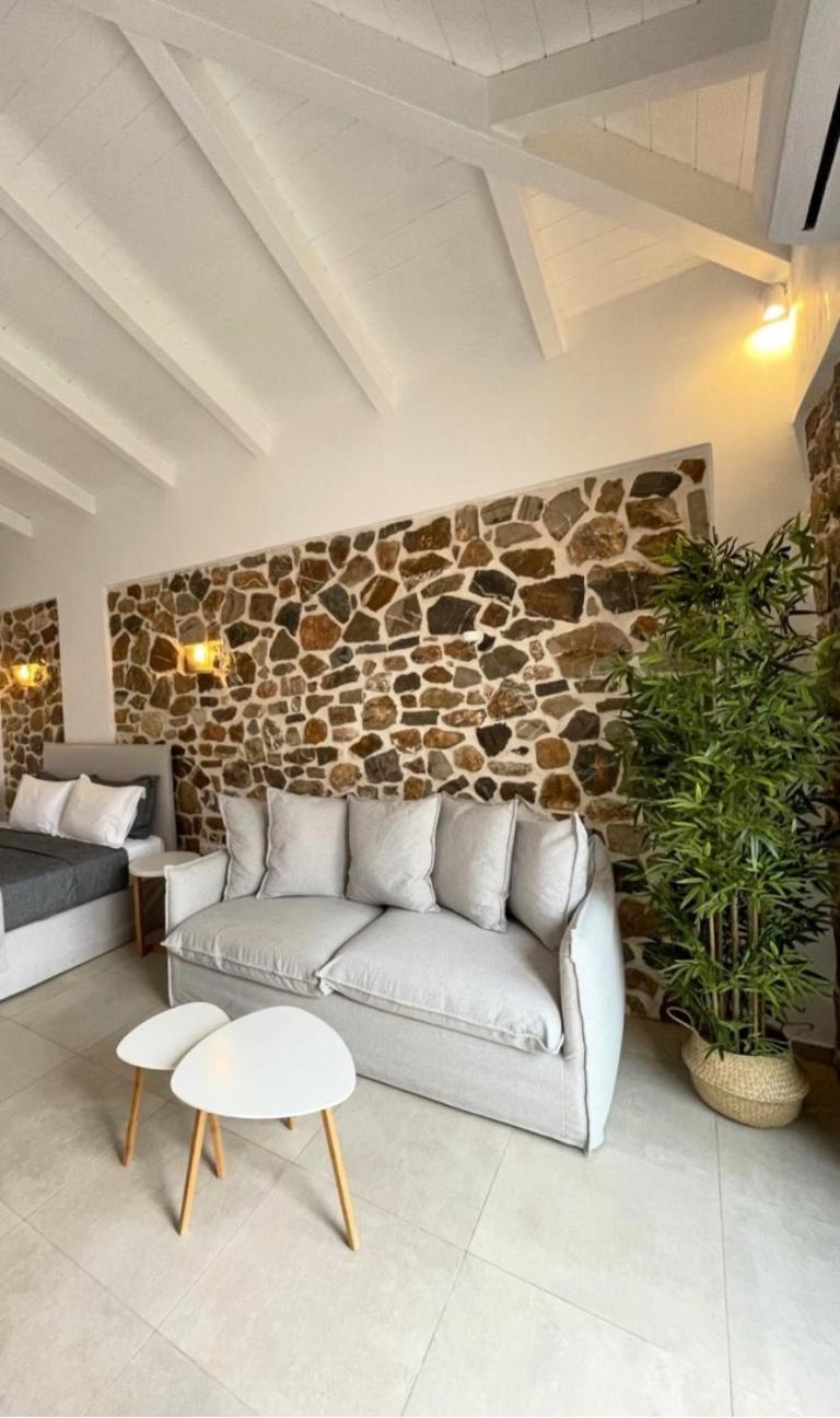 Trocadero Luxury Suites 埃尔米奥尼 外观 照片