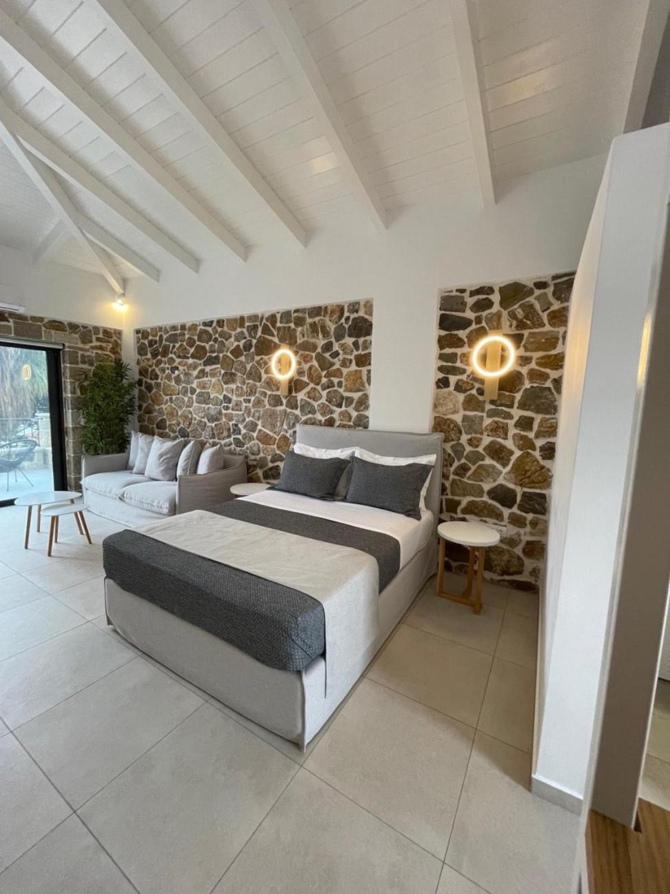Trocadero Luxury Suites 埃尔米奥尼 外观 照片