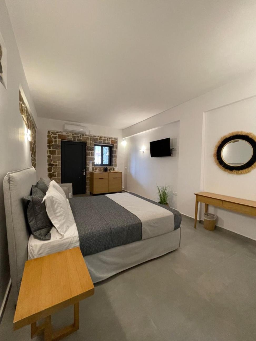 Trocadero Luxury Suites 埃尔米奥尼 外观 照片