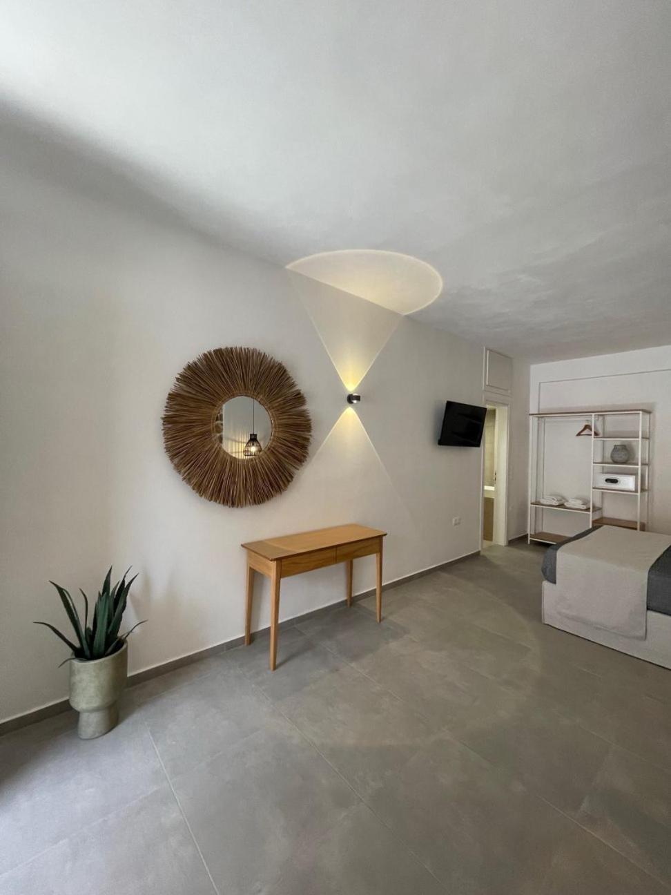 Trocadero Luxury Suites 埃尔米奥尼 外观 照片