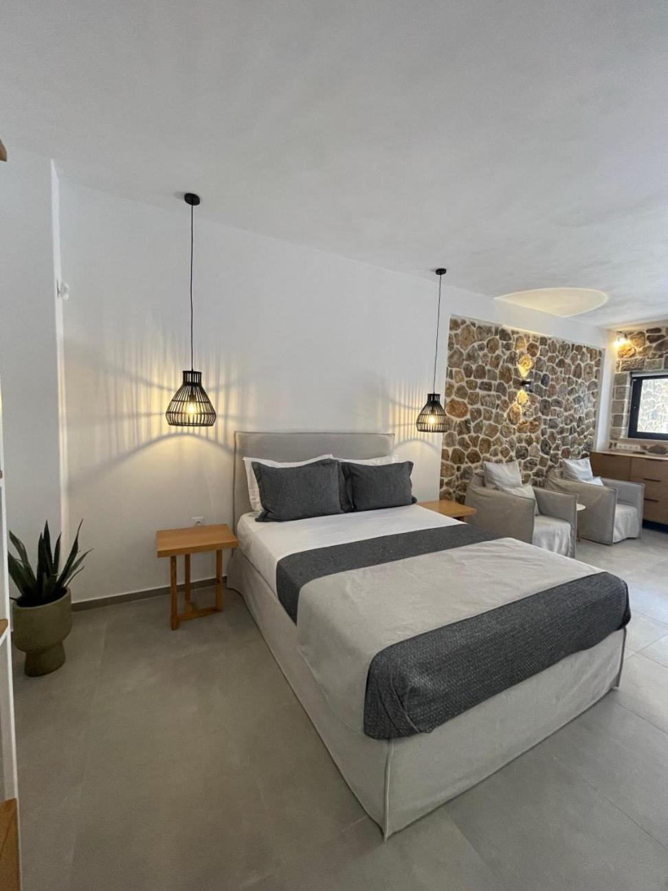 Trocadero Luxury Suites 埃尔米奥尼 外观 照片
