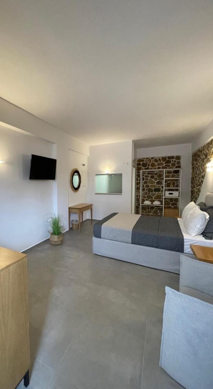 Trocadero Luxury Suites 埃尔米奥尼 外观 照片
