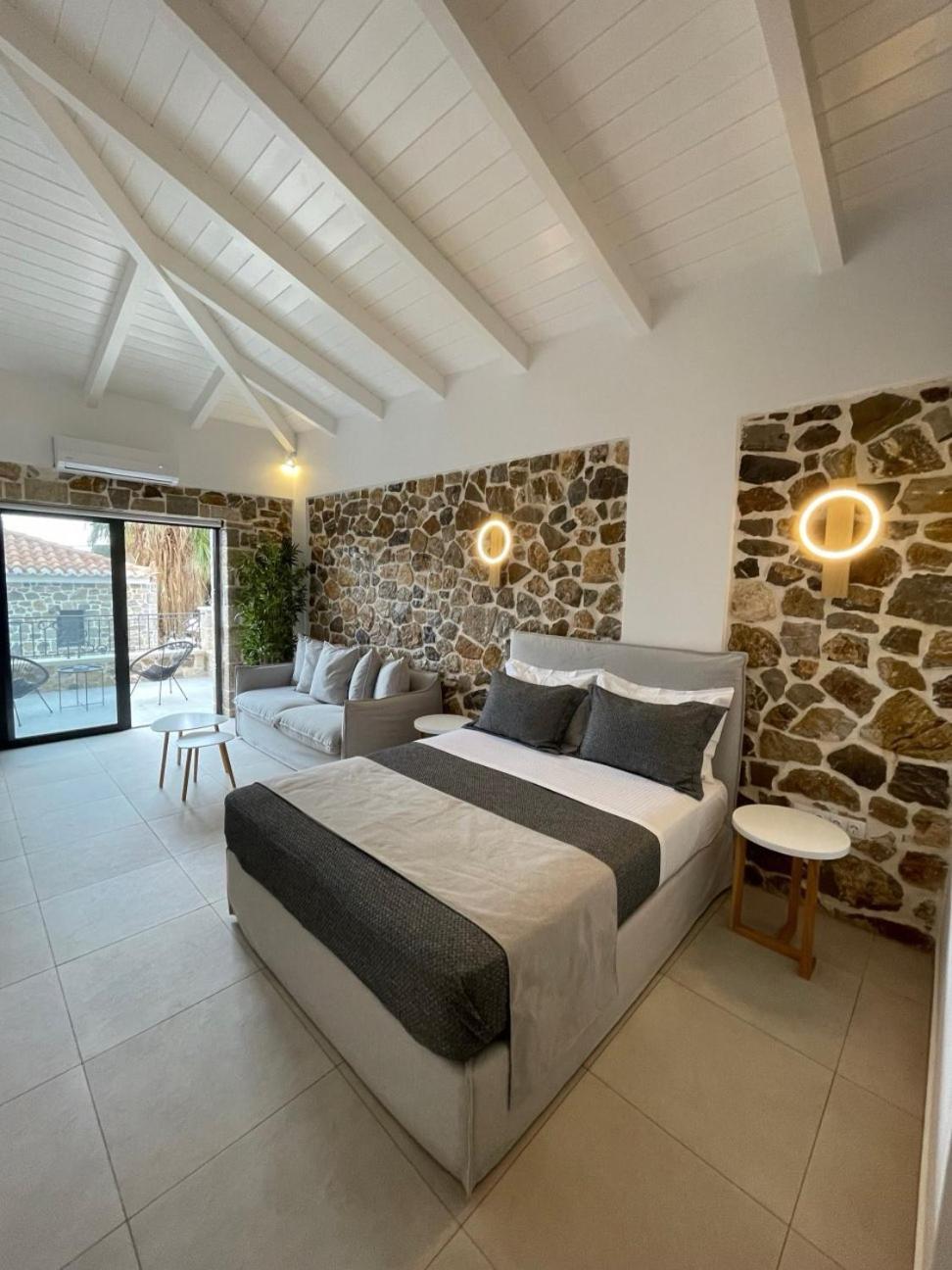 Trocadero Luxury Suites 埃尔米奥尼 外观 照片