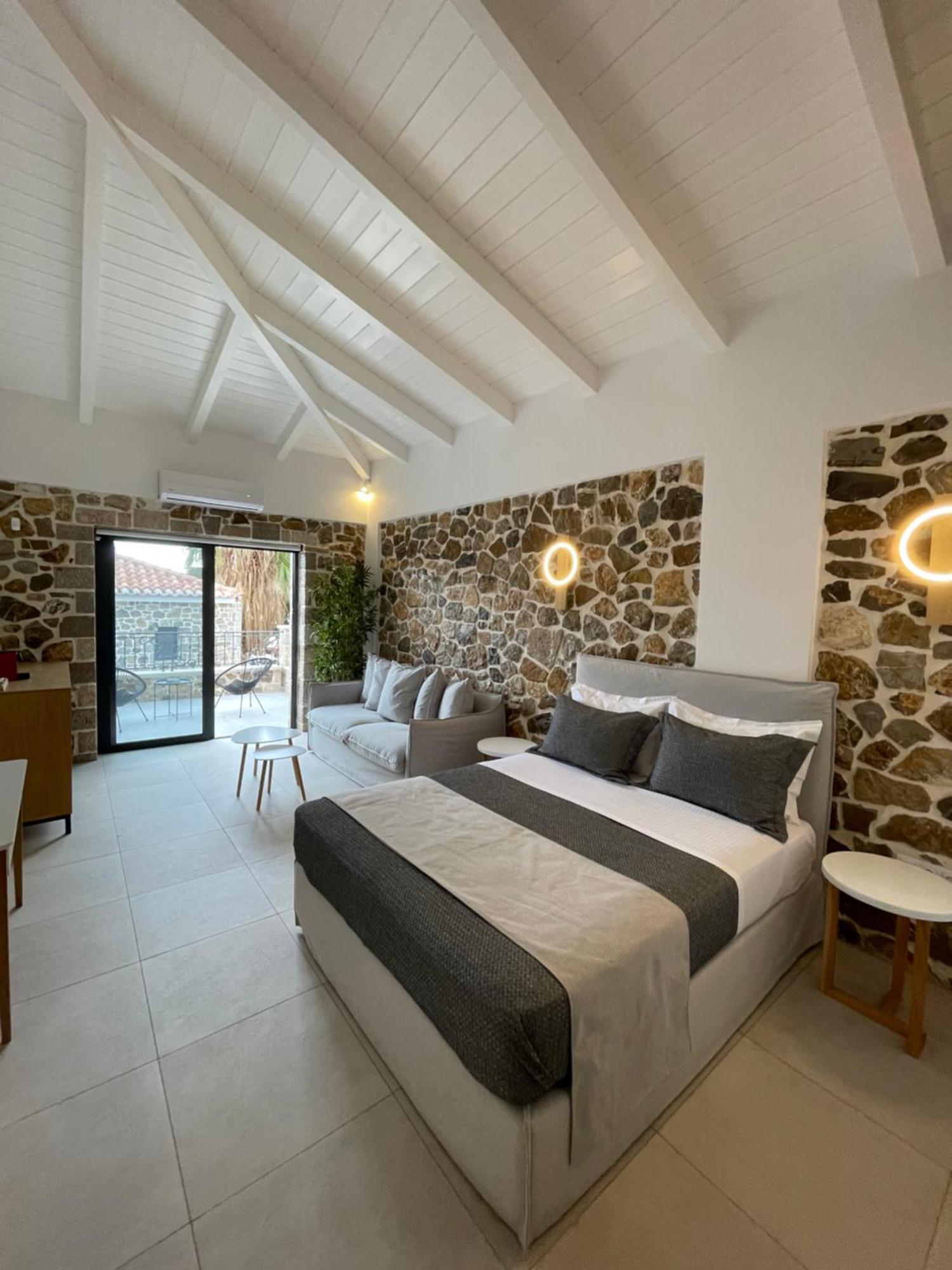 Trocadero Luxury Suites 埃尔米奥尼 外观 照片